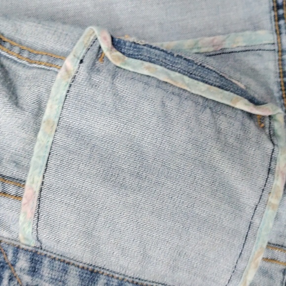 💙Twentyone 21 Cropped Distressed Jean Jacket 🧥 - Picture 8 of 9